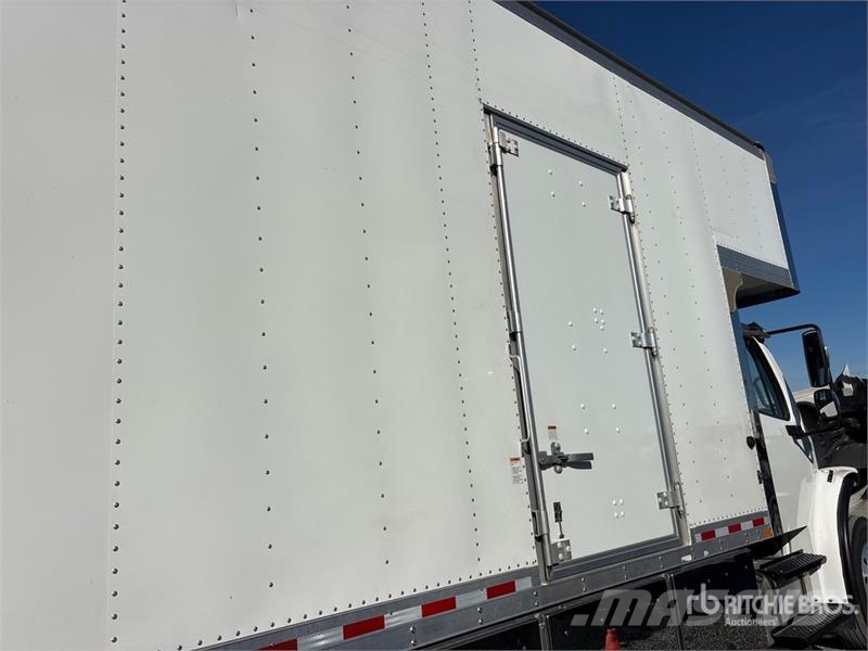 Freightliner M2106 6x4 Van Truck Kofferaufbau