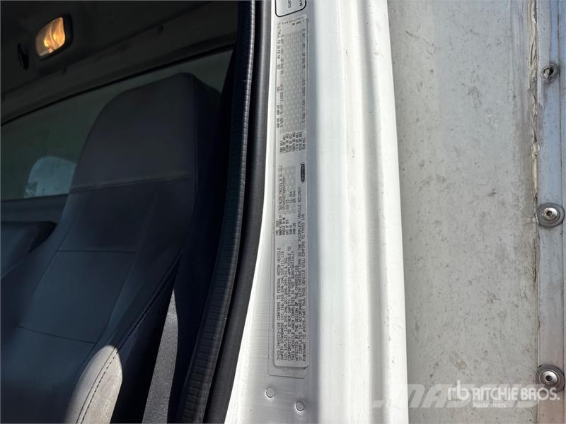 Freightliner M2106 Van Truck Kapali kasa kamyonlar