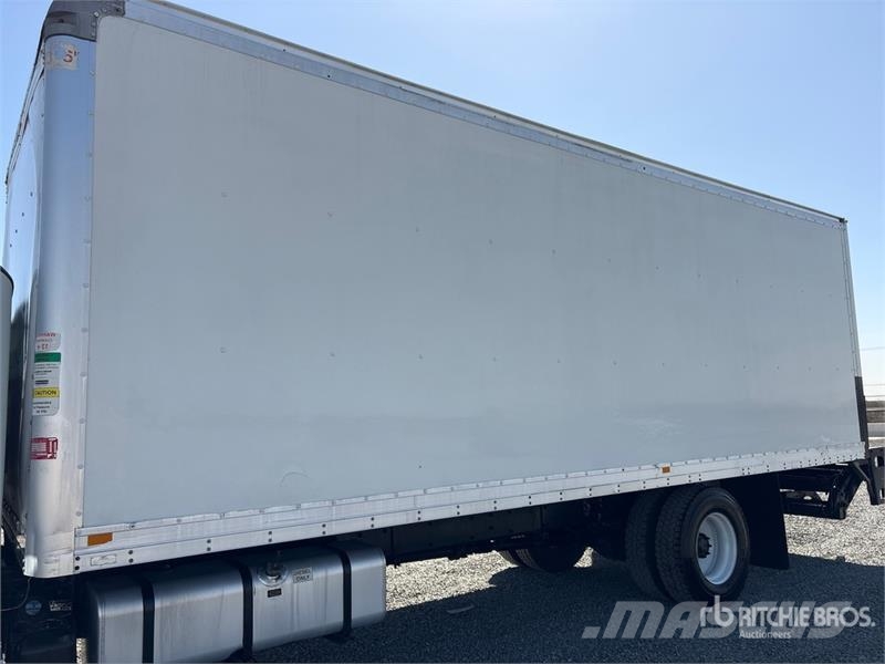 Freightliner M2106 Van Truck Фургони