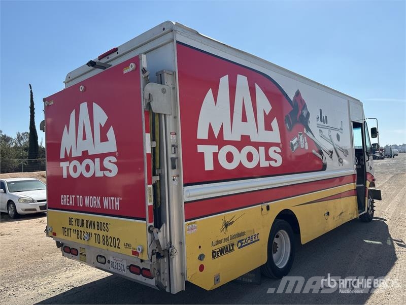 Freightliner MT45 هيكل صندوقي