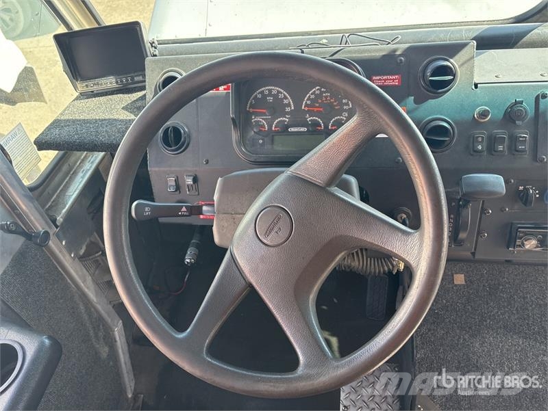 Freightliner MT45 هيكل صندوقي