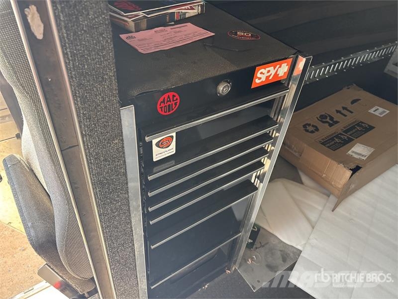 Freightliner MT45 هيكل صندوقي
