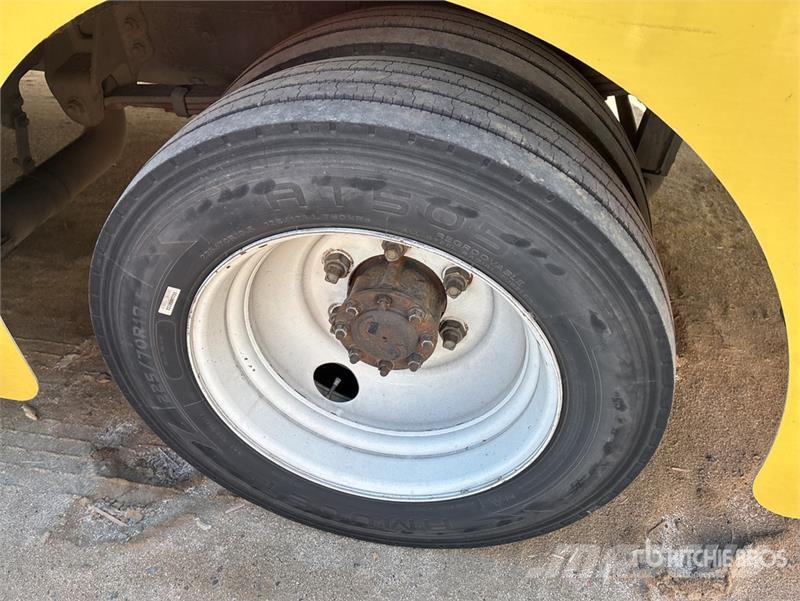 Freightliner MT45 هيكل صندوقي