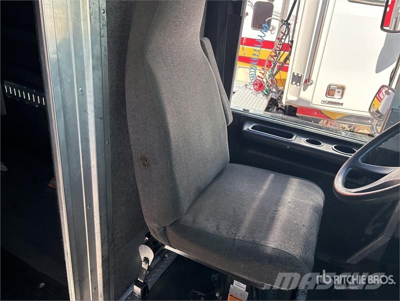 Freightliner MT45 هيكل صندوقي
