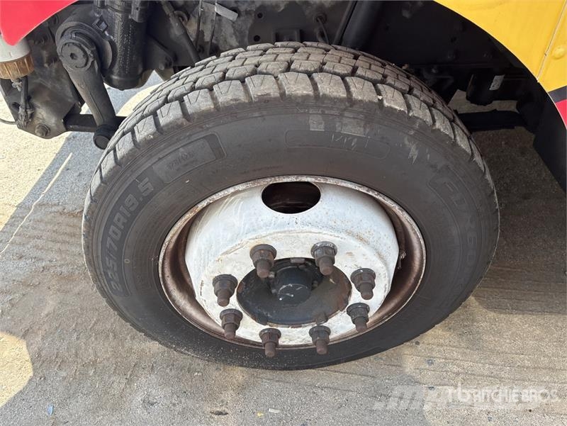 Freightliner MT45 هيكل صندوقي