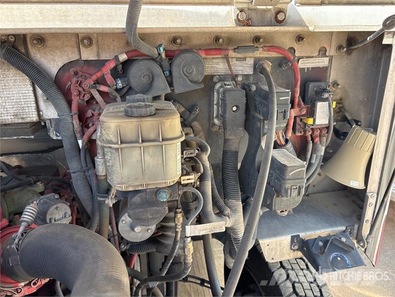 Freightliner MT45 هيكل صندوقي