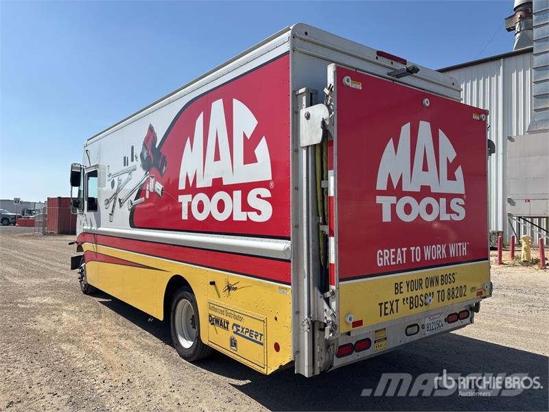 Freightliner MT45 هيكل صندوقي