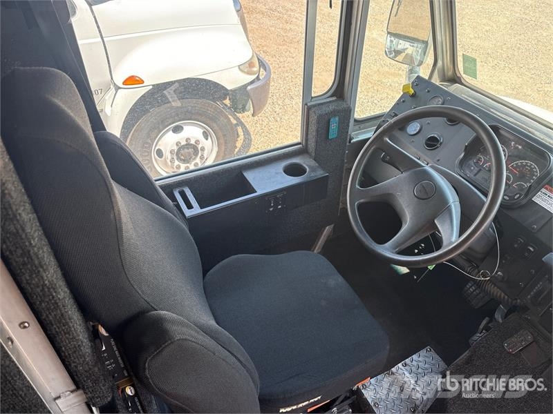 Freightliner MT55 Zabojni kombi