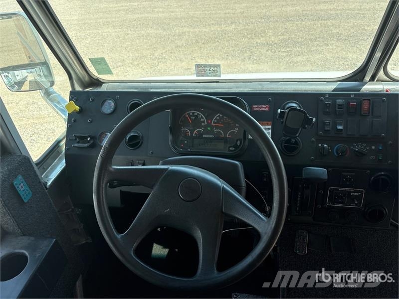 Freightliner MT55 Zabojni kombi