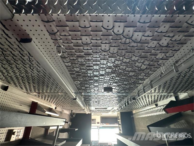 Freightliner MT55 Zabojni kombi