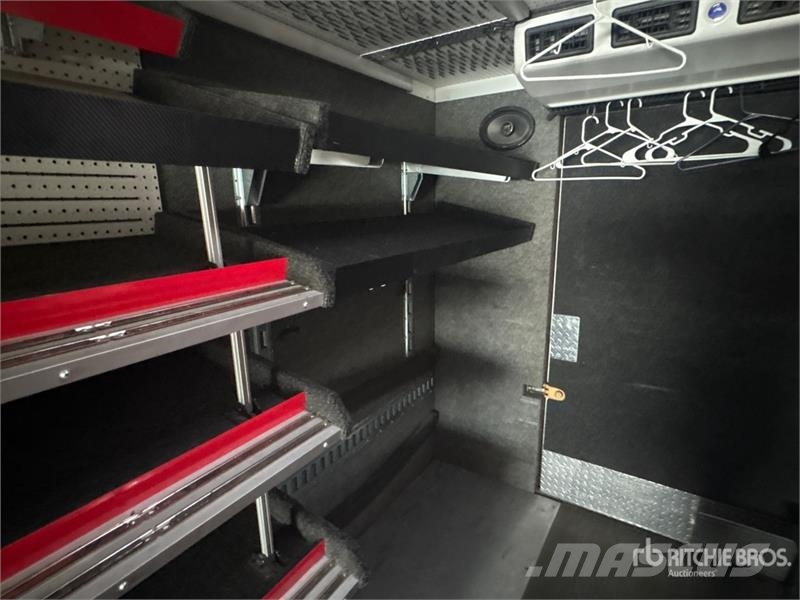 Freightliner MT55 Zabojni kombi