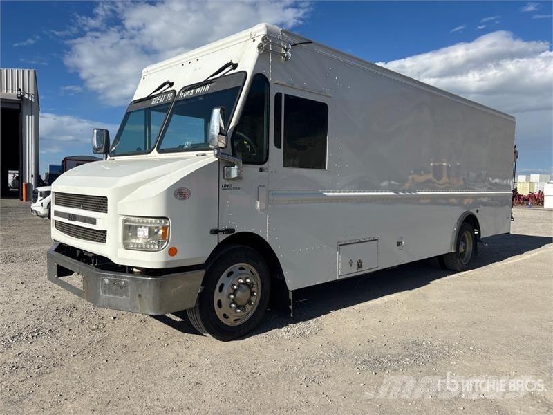 Freightliner MT55 Furgons