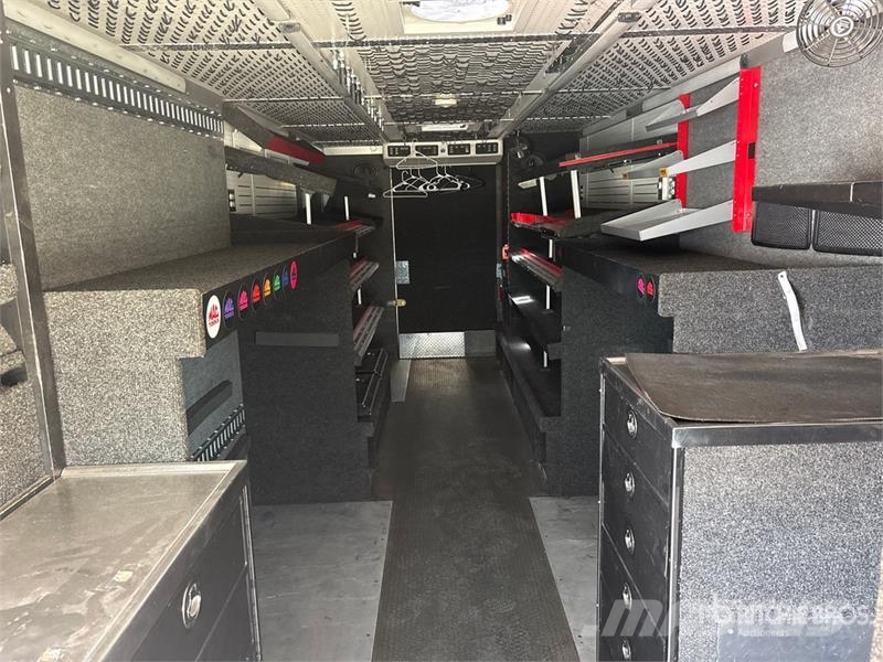 Freightliner MT55 Zabojni kombi