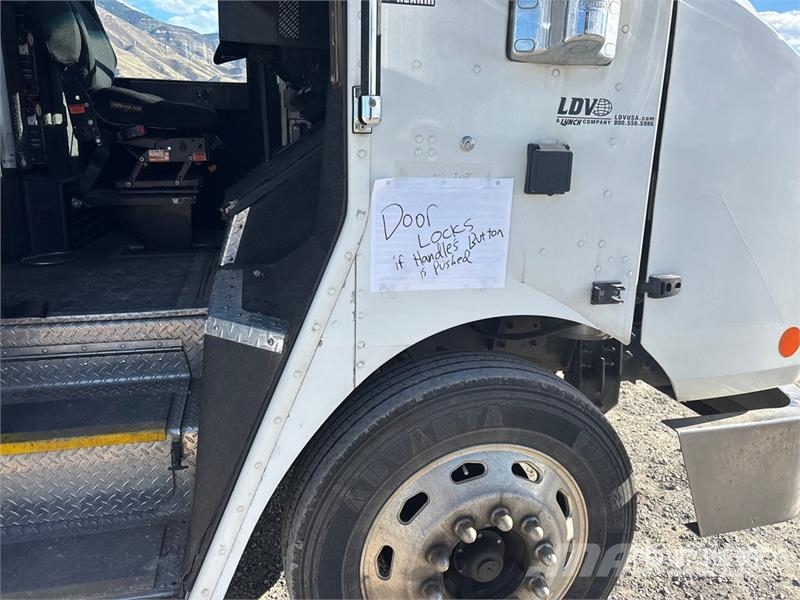 Freightliner MT55 Furgons
