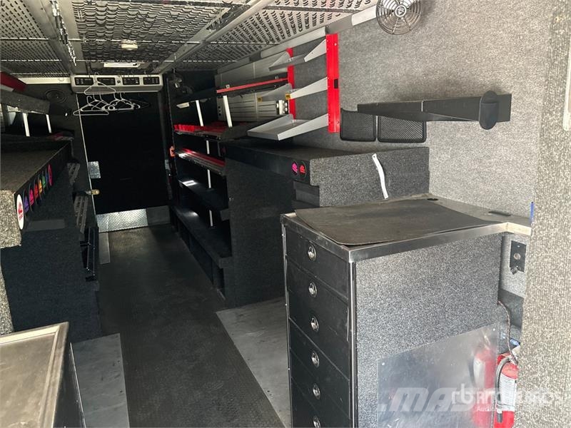 Freightliner MT55 Zabojni kombi