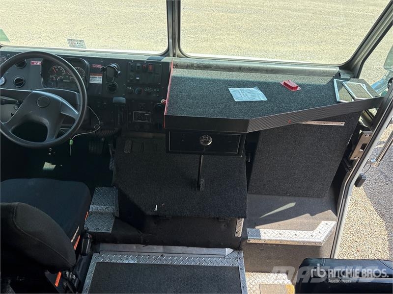 Freightliner MT55 Zabojni kombi
