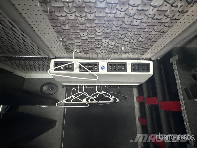 Freightliner MT55 Zabojni kombi