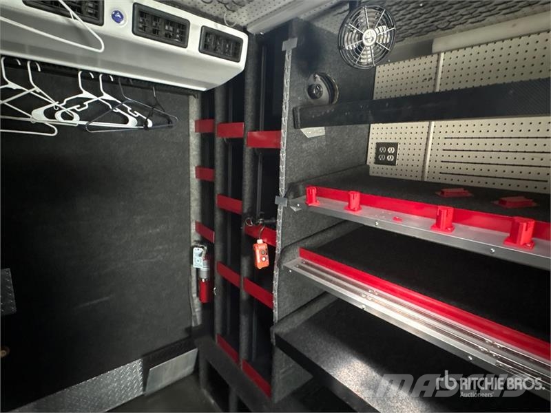 Freightliner MT55 Zabojni kombi