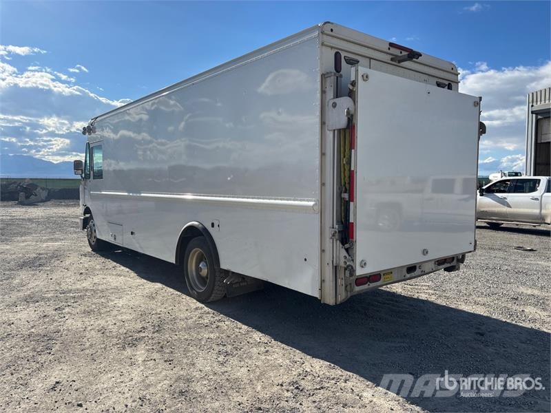 Freightliner MT55 Furgons