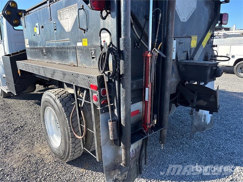 Freightliner Northwest Manufacturing NW UD425 on Freightliner Tanker trucks