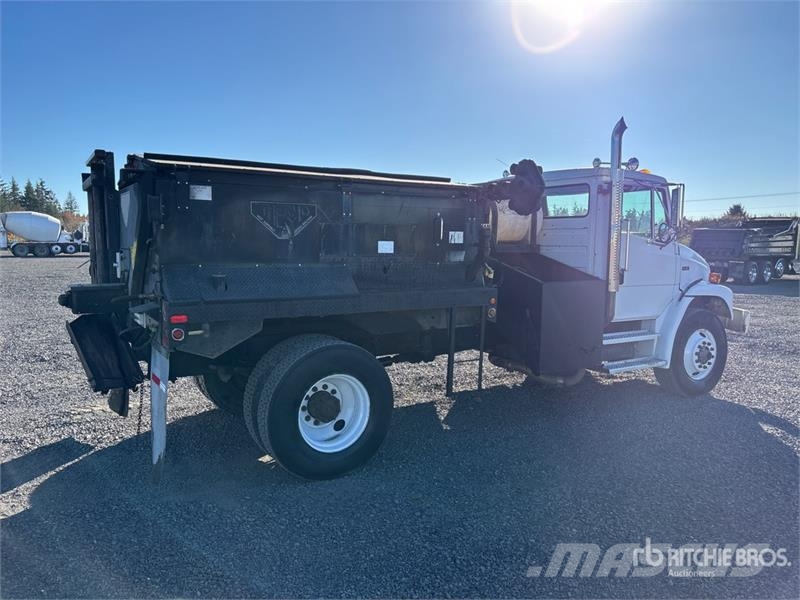 Freightliner Northwest Manufacturing NW UD425 on Freightliner Tanker trucks