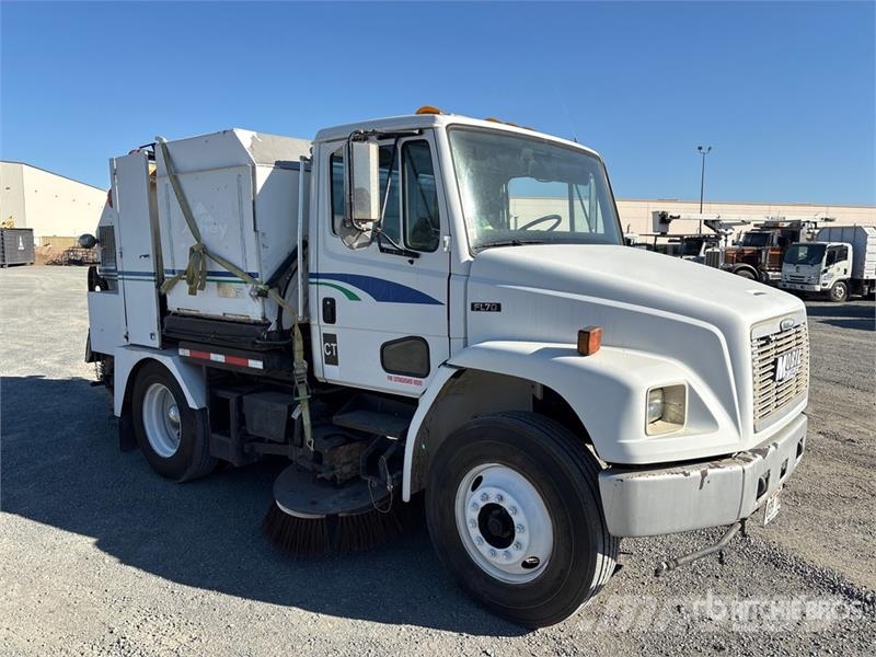 Freightliner on Freightliner FL70 Sweeper Truck 清掃車