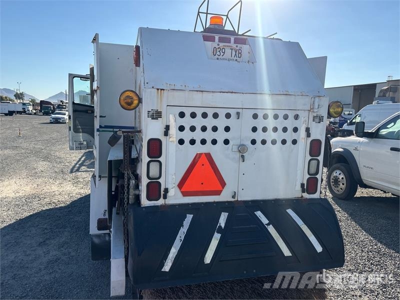 Freightliner on Freightliner FL70 Sweeper Truck 清掃車