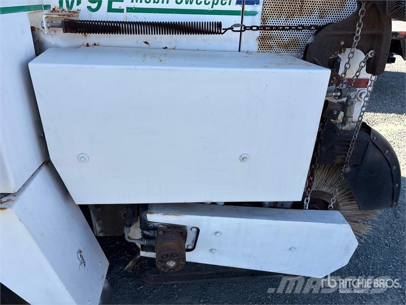 Freightliner on Freightliner FL70 Sweeper Truck 清掃車