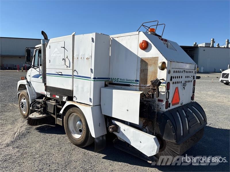 Freightliner on Freightliner FL70 Sweeper Truck 清掃車