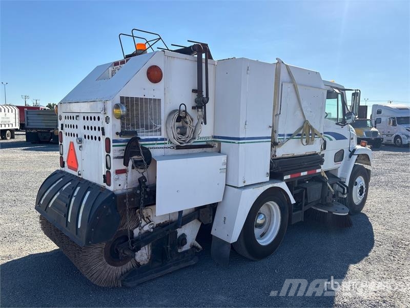 Freightliner on Freightliner FL70 Sweeper Truck 清掃車
