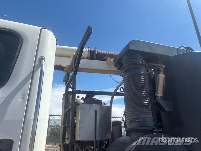 Freightliner Products Camel 1200 on Freightliner 114SD 6x4 Sew Αποφρακτικά οχήματα