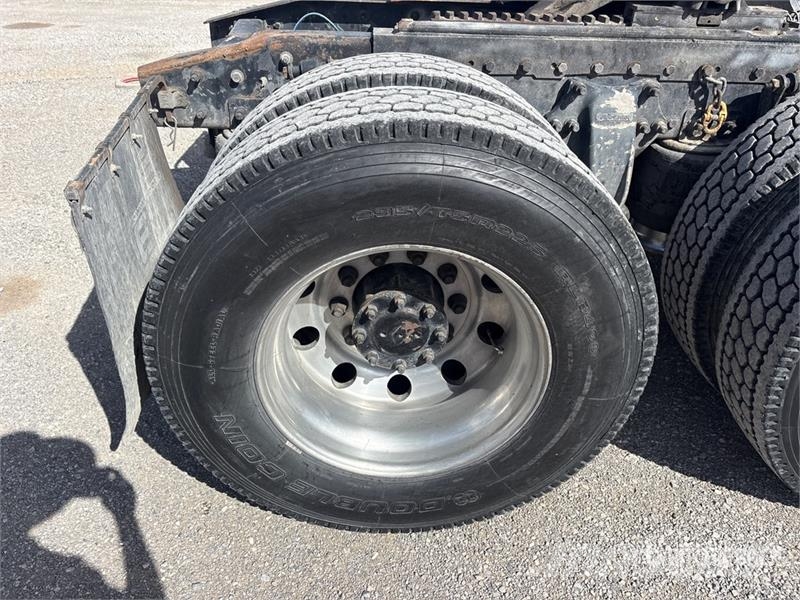 Freightliner ST120 6x4 T/A Day Cab Truck Tractor Traktorske jedinice