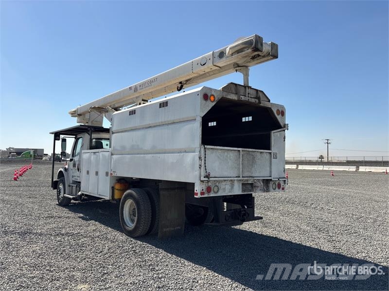 Freightliner Terex XTPRO60/70 70 ft on Freightliner M2 Forestr Teherautóra szerelt emelők és állványok