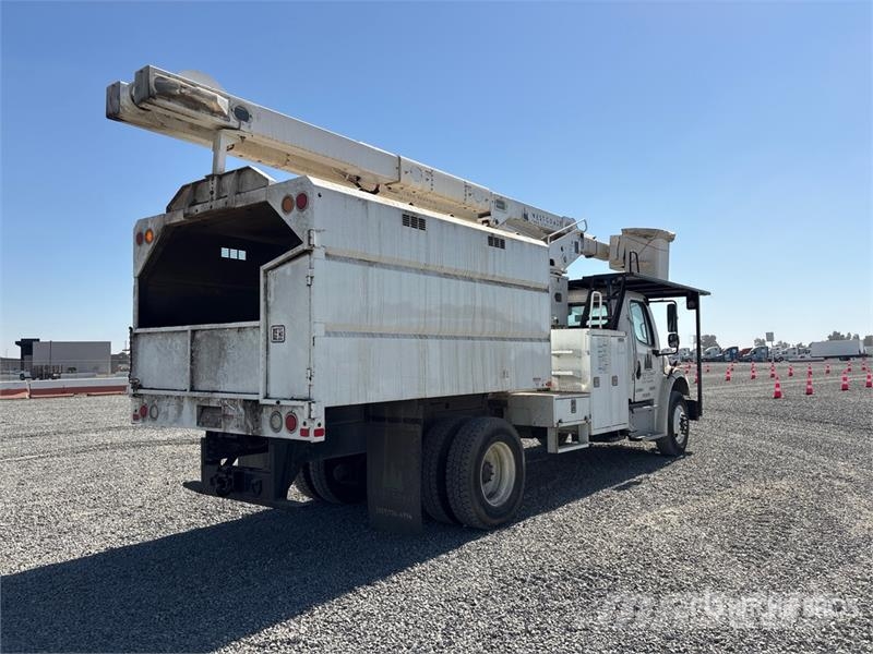 Freightliner Terex XTPRO60/70 70 ft on Freightliner M2 Forestr Teherautóra szerelt emelők és állványok