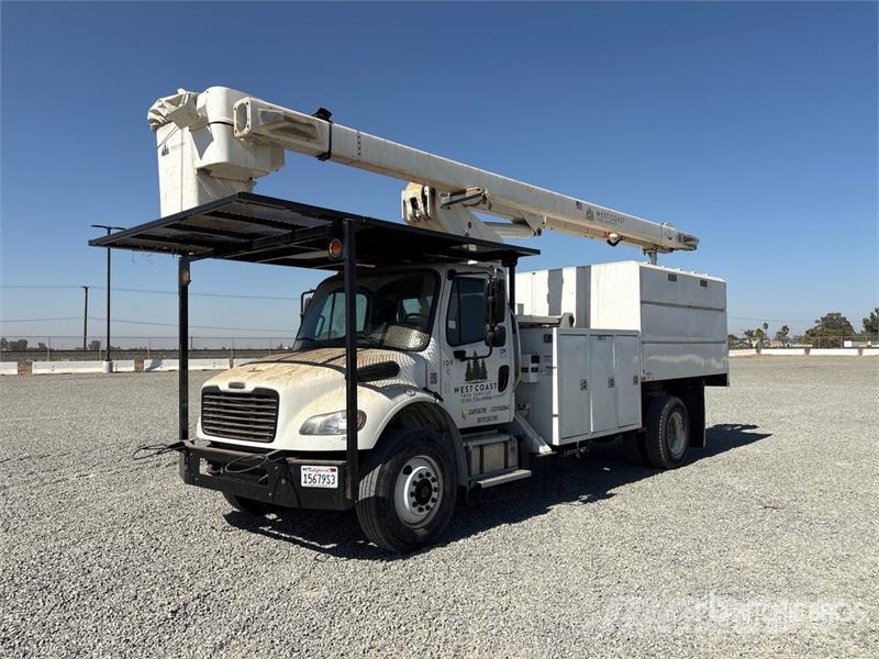 Freightliner Terex XTPRO60/70 70 ft on Freightliner M2 Forestr Teherautóra szerelt emelők és állványok