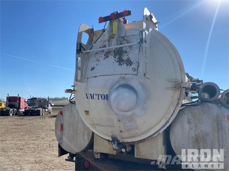 Freightliner Vactor 2100 on Freightliner FL60 4x2 Vacuum Tanke Kombinuotos paskirties / vakuuminiai sunkvežimiai