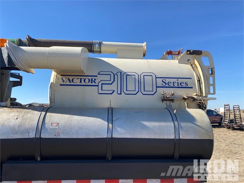 Freightliner Vactor 2100 on Freightliner FL60 4x2 Vacuum Tanke Kombinuotos paskirties / vakuuminiai sunkvežimiai