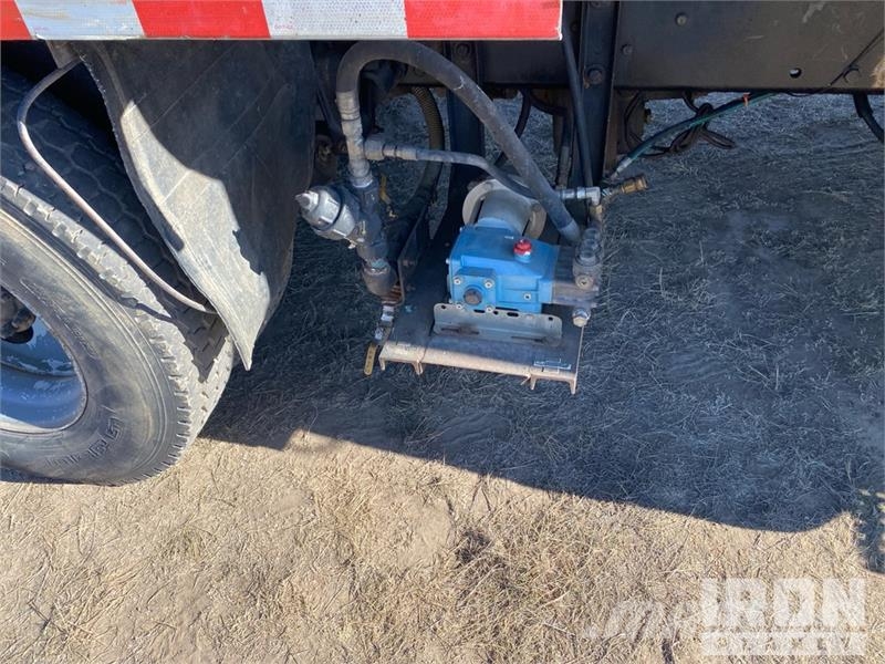 Freightliner Vactor 2100 on Freightliner FL60 4x2 Vacuum Tanke Kombinuotos paskirties / vakuuminiai sunkvežimiai