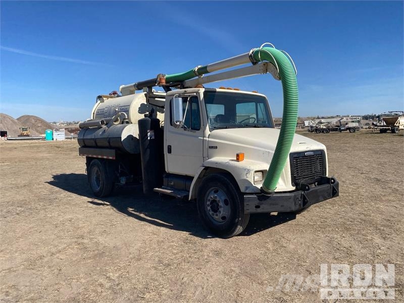 Freightliner Vactor 2100 on Freightliner FL60 4x2 Vacuum Tanke Kombinuotos paskirties / vakuuminiai sunkvežimiai