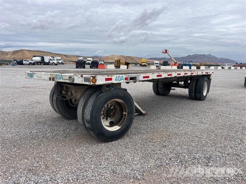 Fruehauf 26 ft T/A Flatbed Trailer Platformy / Przyczepy z otwieranymi burtami