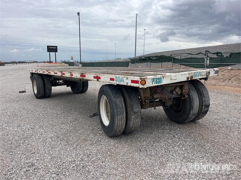 Fruehauf 26 ft T/A Flatbed Trailer Platformy / Przyczepy z otwieranymi burtami