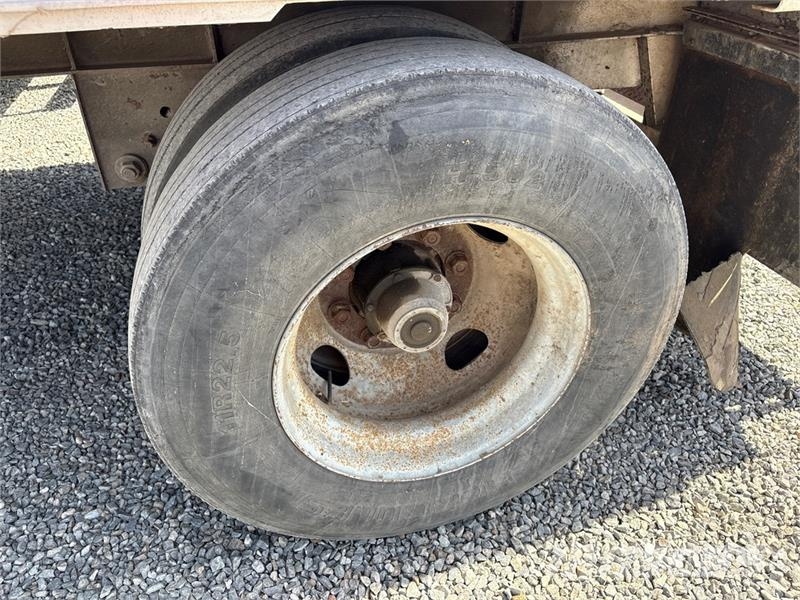 Fruehauf 28 ft x 102 in S/A Van Trailer Причепи-фургони