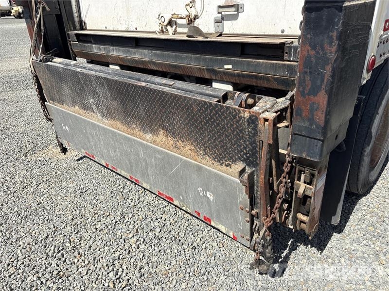 Fruehauf 28 ft x 102 in S/A Van Trailer Причепи-фургони