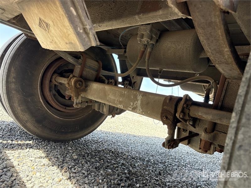 Fruehauf 28 ft x 102 in S/A Van Trailer Причепи-фургони