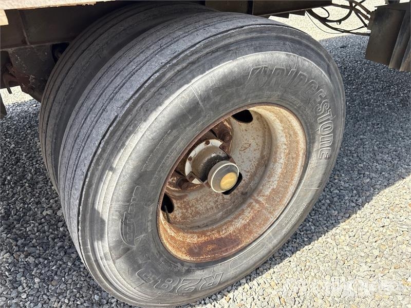 Fruehauf 28 ft x 102 in S/A Van Trailer Причепи-фургони