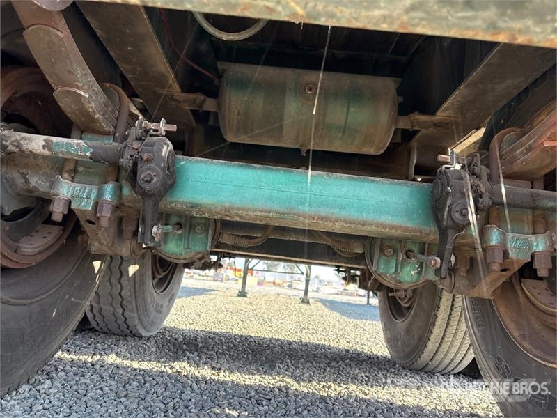 Fruehauf 40 ft T/A Flatbed Trailer Platós / Ponyvás pótkocsik
