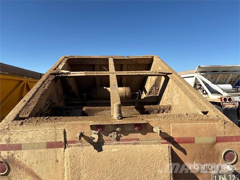 Fruehauf 44 ft T/A Belly Dump Trailer Rimorchi ribaltabili