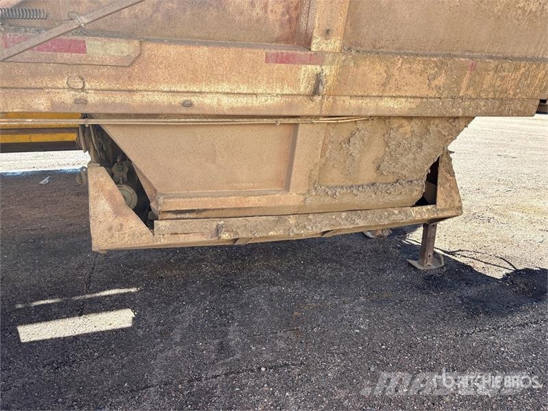 Fruehauf 44 ft T/A Belly Dump Trailer Kiper prikolice