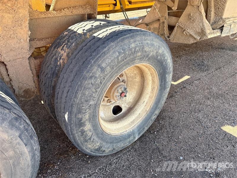 Fruehauf 44 ft T/A Belly Dump Trailer Kiper prikolice