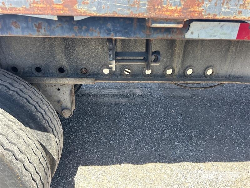 Fruehauf 48 ft T/A Flatbed Trailer Rimorchi con sponde ribaltabili